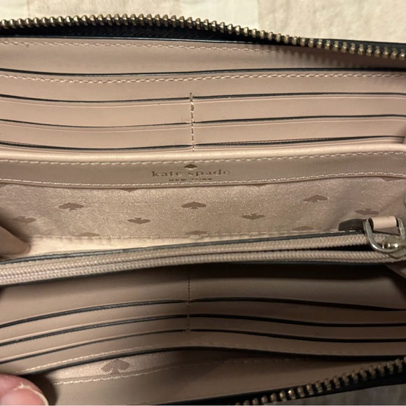 Like New Beautiful Kate Spade Wallet - Picture 8 of 8